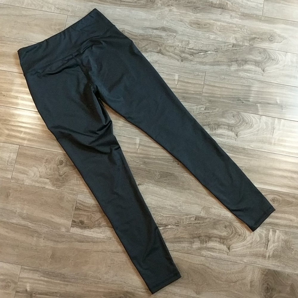 ❄️ 3/$30 Grey Leopard Print Athletic Leggings - Picture 3 of 4